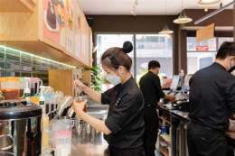 ảnh chụp màn hình nữ sinh đi làm thêm ngày đầu đã bị khách gạ địt