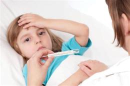 ảnh chụp màn hình trẻ em sốt nổi da gà