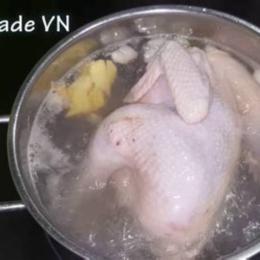 cách luộc gà không bị bong da
