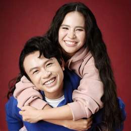cặp gà sinh đôi đá