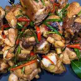gà rang lá chanh thơm ngon đậm đà