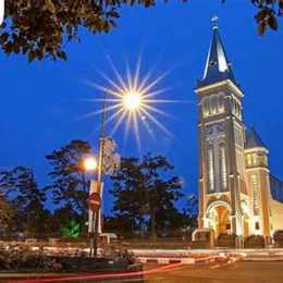 gio le nha tho con ga da lat