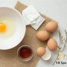 làm trắng da bằng trứng gà và mật ong