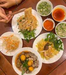 tính năng nổi bật cơm gà thịnh gia đống đa